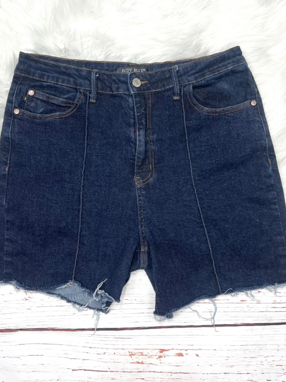 JUDY BLUE • High Rise Raw Hem Denim Shorts Dark Wash Women’s Size 15/32